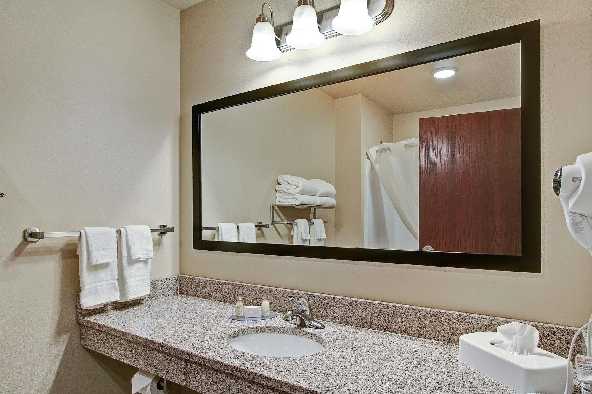 Cobblestone Hotel & Suites Pulaski/Green Bay المظهر الخارجي الصورة