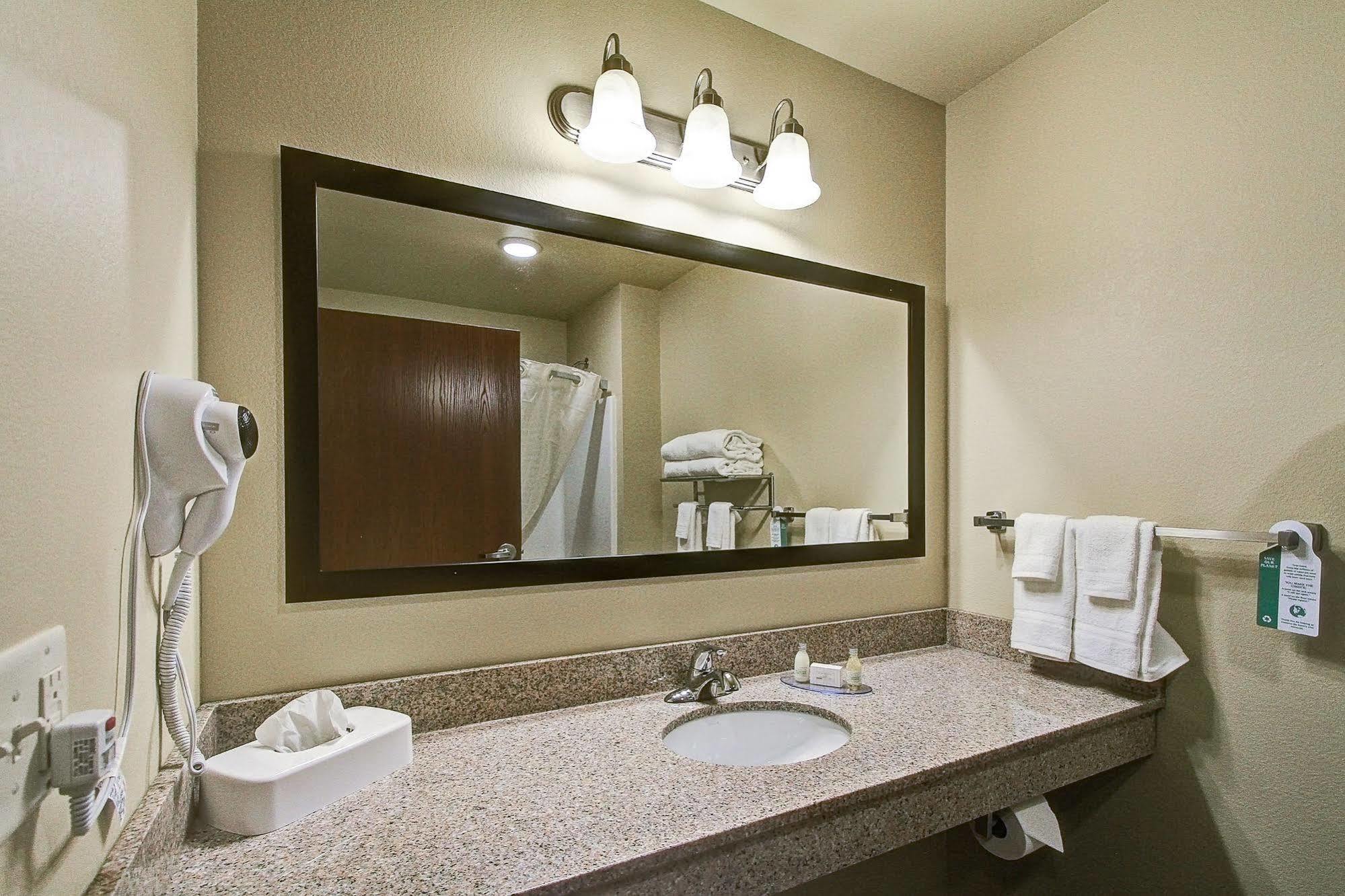 Cobblestone Hotel & Suites Pulaski/Green Bay المظهر الخارجي الصورة