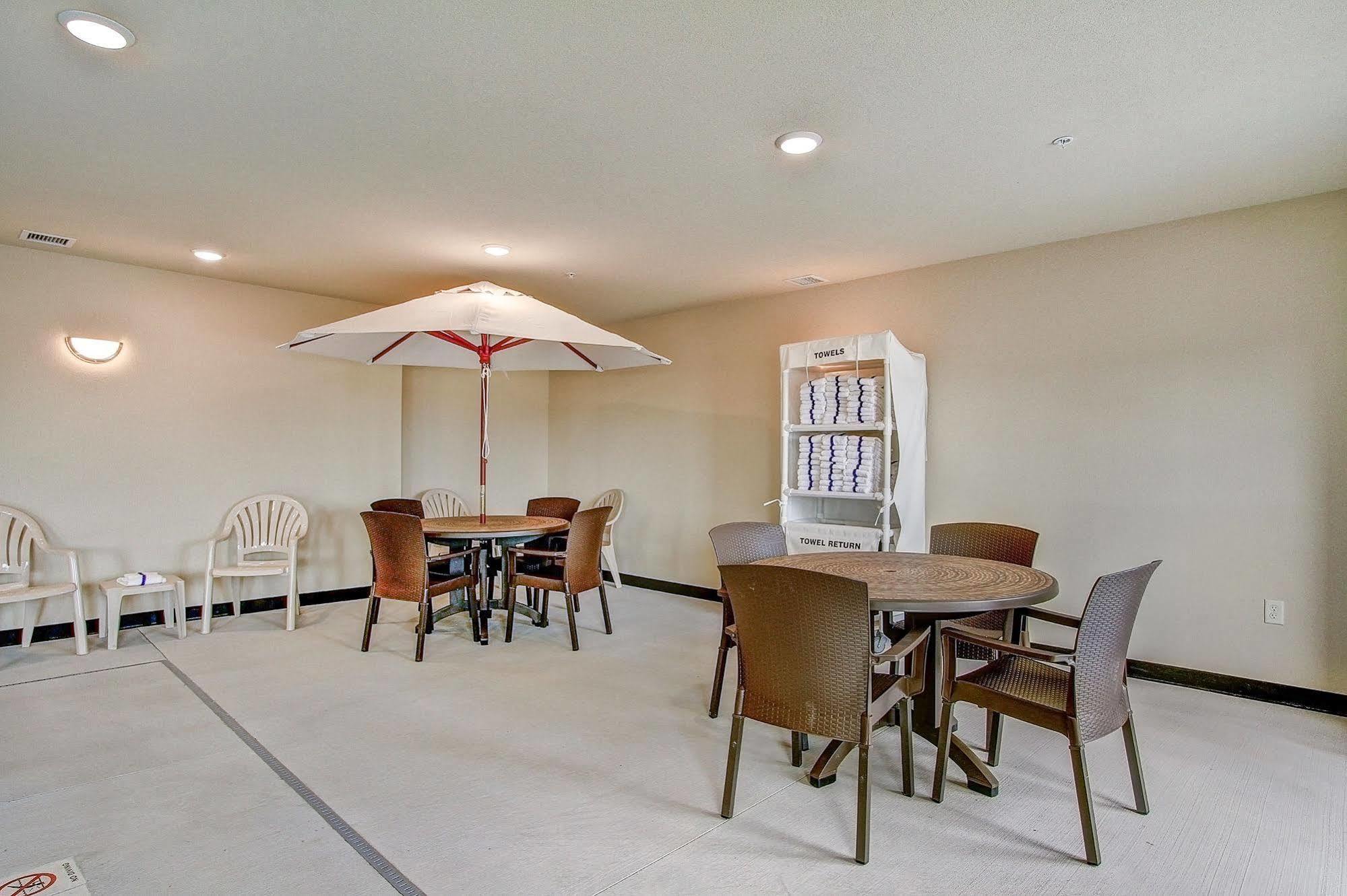 Cobblestone Hotel & Suites Pulaski/Green Bay المظهر الخارجي الصورة