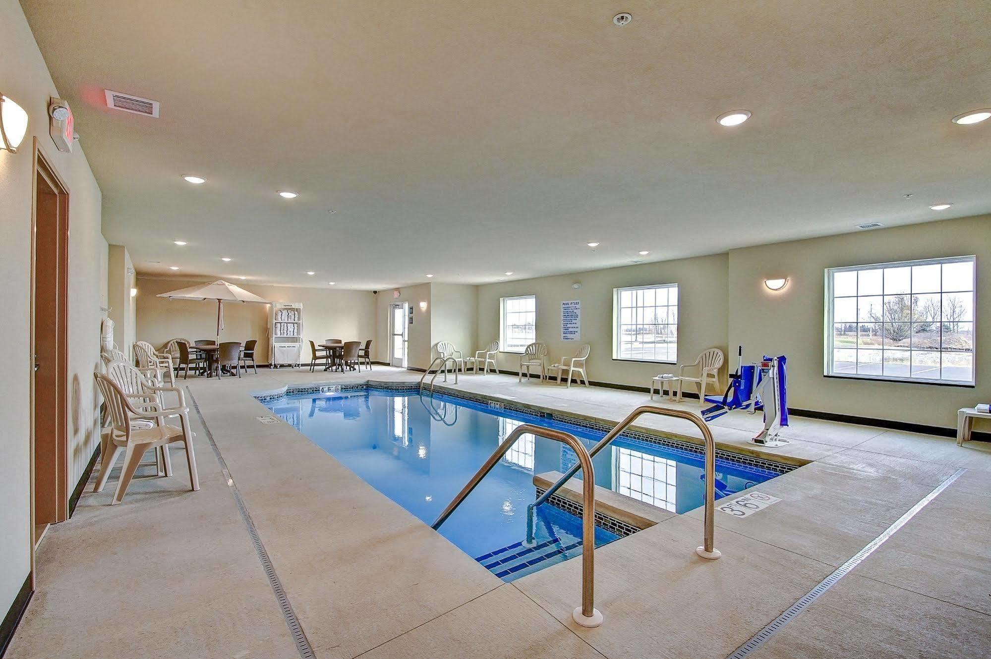Cobblestone Hotel & Suites Pulaski/Green Bay المظهر الخارجي الصورة